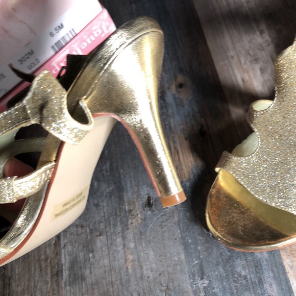 Gold Aphrodite heels 6.5 - Picture 7 of 8